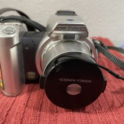 Konica Minolta DiMAGE Z2 4.0MP Digital Camera - Silver