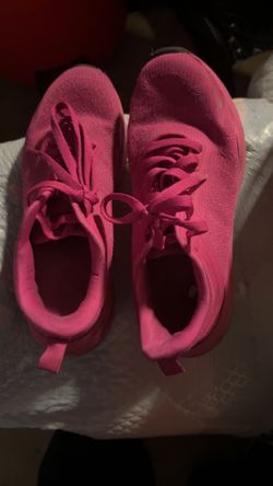 Women’s sneakers size 7