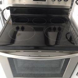 Frigidaire Glass Stove And French Door Refrigerator New