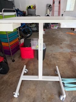 Rolling desk