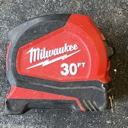 Milwaukee Tape measure 