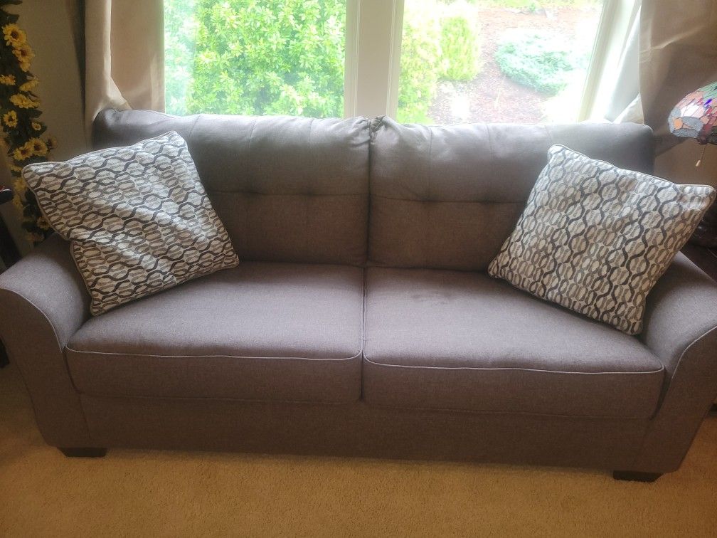 Couch Gray