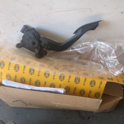 Accelerator Pedal - 2018 Jeep Renegade V6