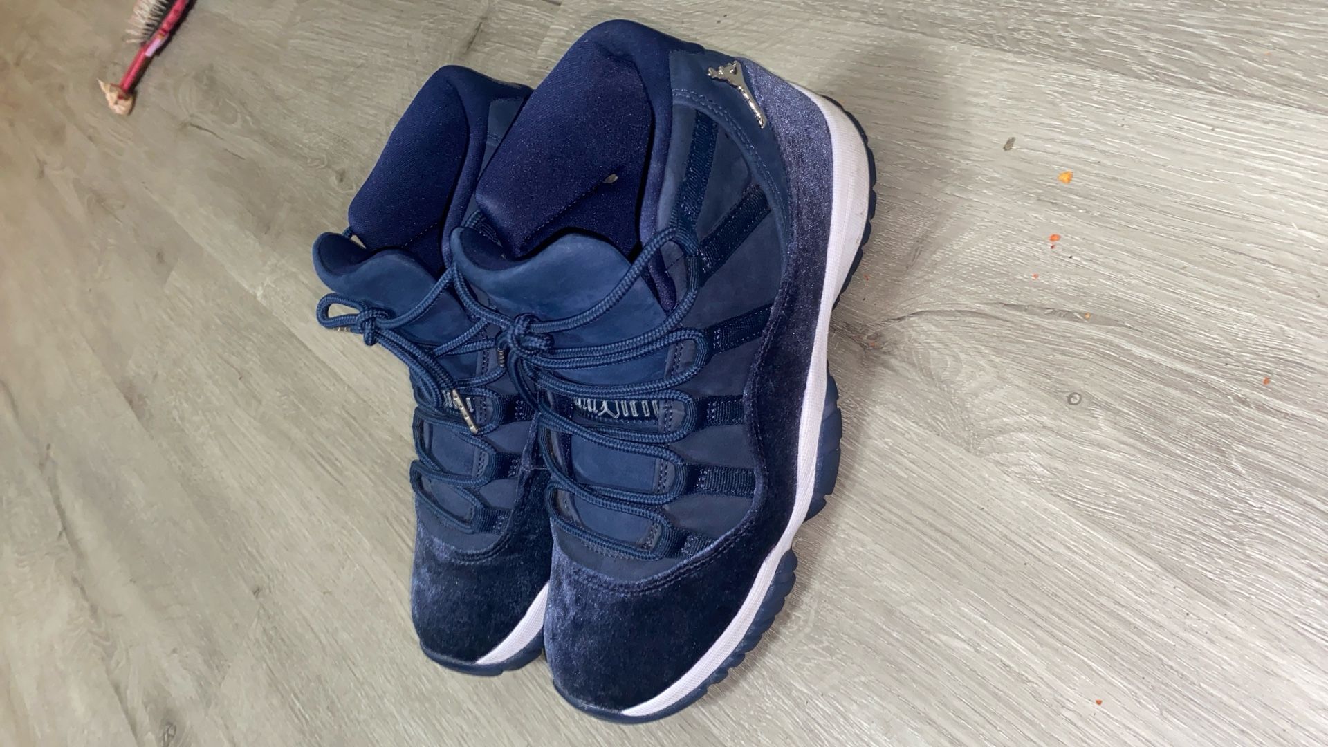 7.7y Midnight Navy Velvet Jordan’s