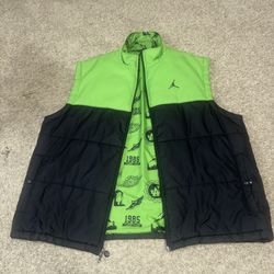 RARE AIR JORDAN PUFFER VEST – SIZE 3XL – BLACK/GREEN – EXCELLENT CONDITION