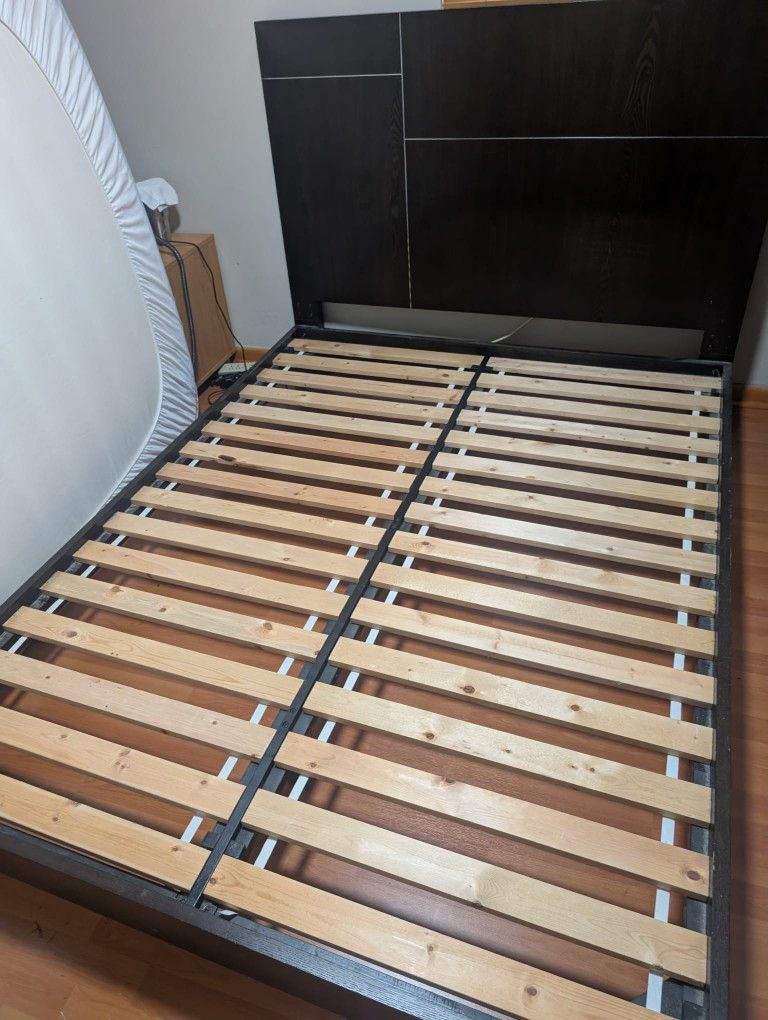 QUEEN SIZE BED FRAME!!