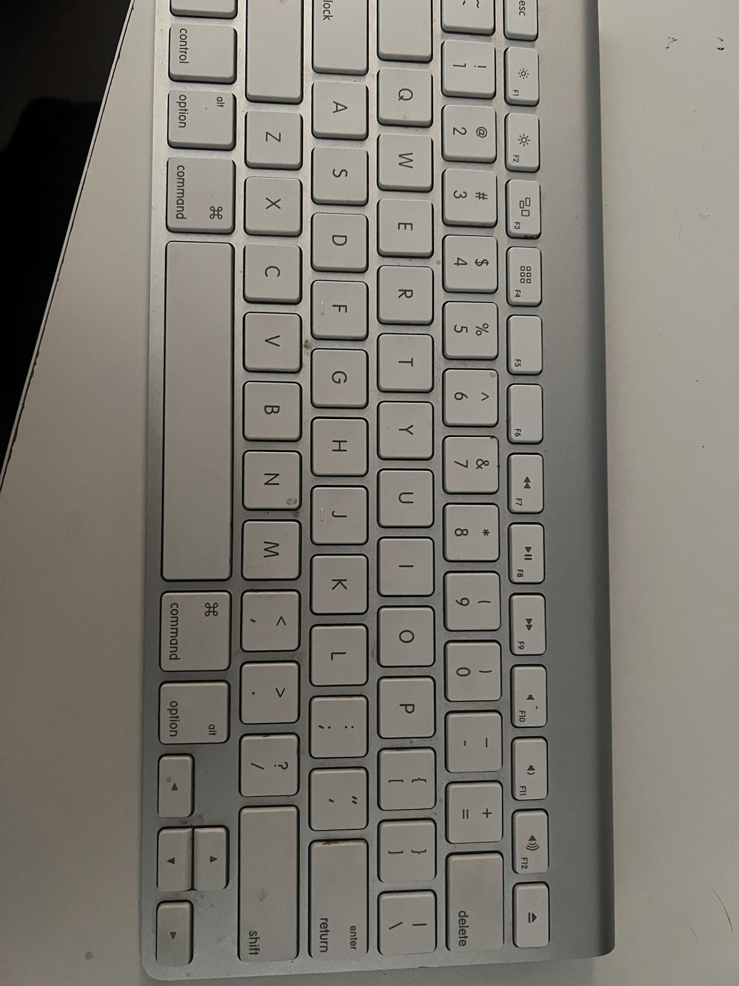 APPLE KEYBOARD (WIRELESS)