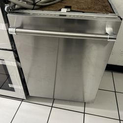 Thermador 24” Stainless Steel Dishwasher 