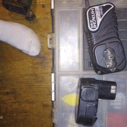 Hitachi 7.2-18v Battery Charger  W/ Battery