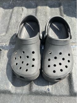 black Crocs Classic Clogs. CHILDRENS Size 2