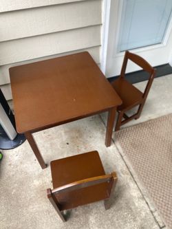 Kids table and two chairs