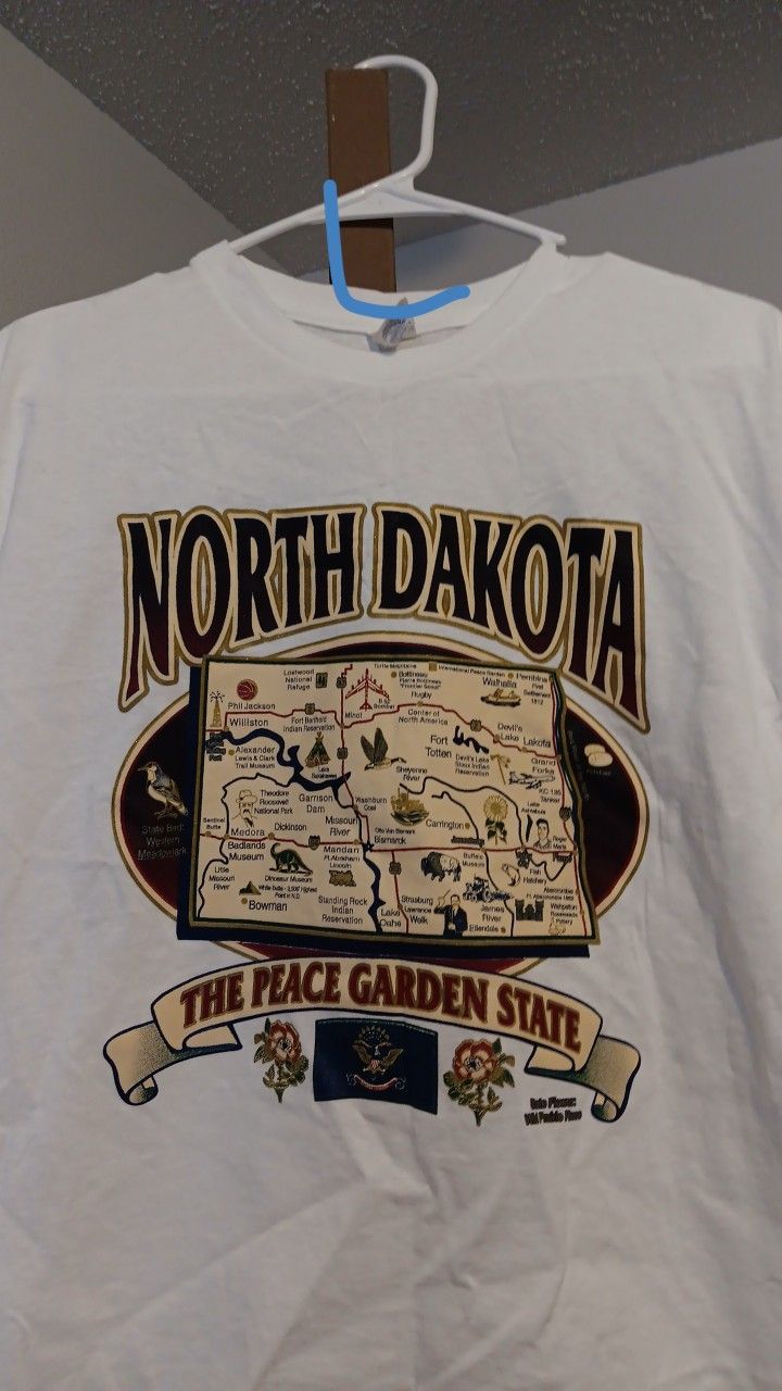 North Dakota T-shirt Large