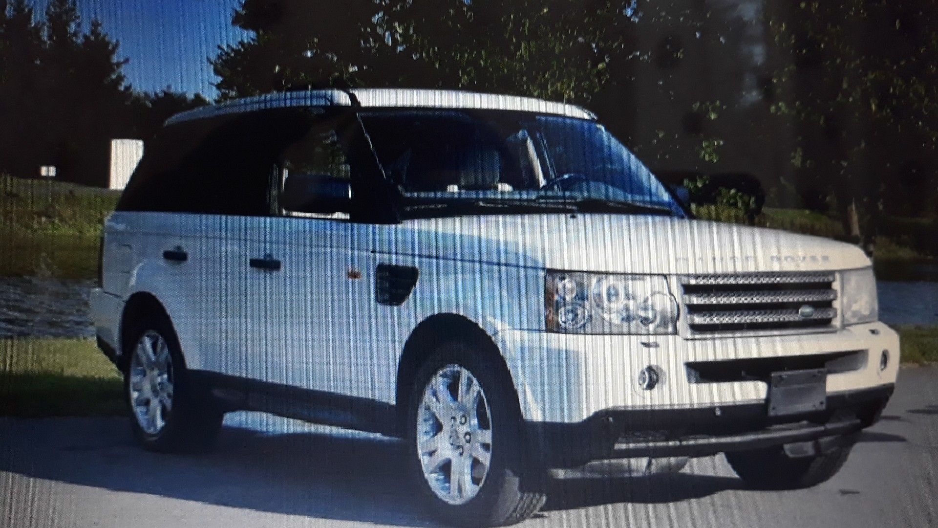 Perfect 2k6 Range Rover Sport for sale•I AM NOT ANSWER ON CHAT SO PLEASE leave me your E•MAI•L on CHAT and will send you INFO/PICS!