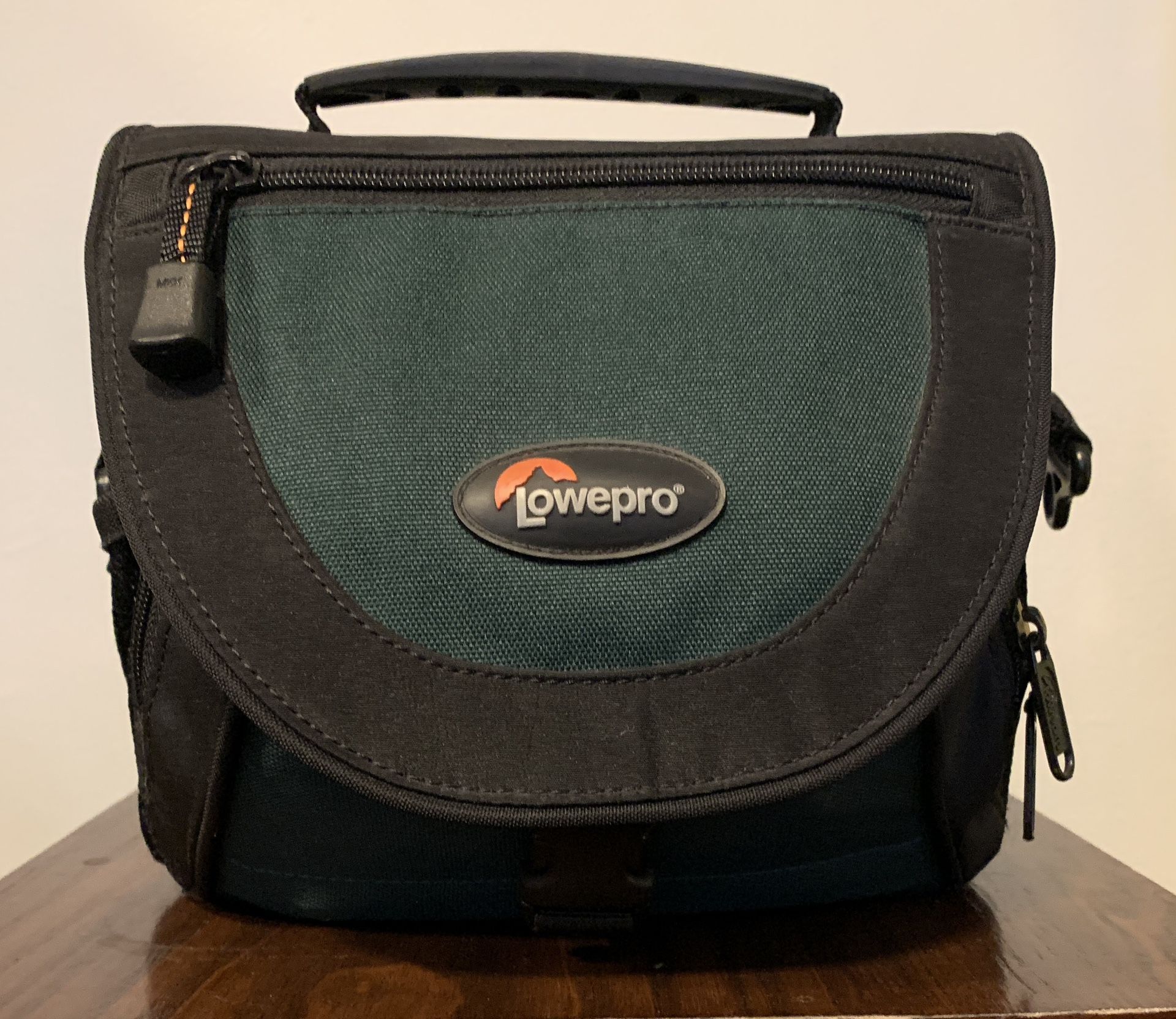 Lowepro Nova 1 AW Camera Bag