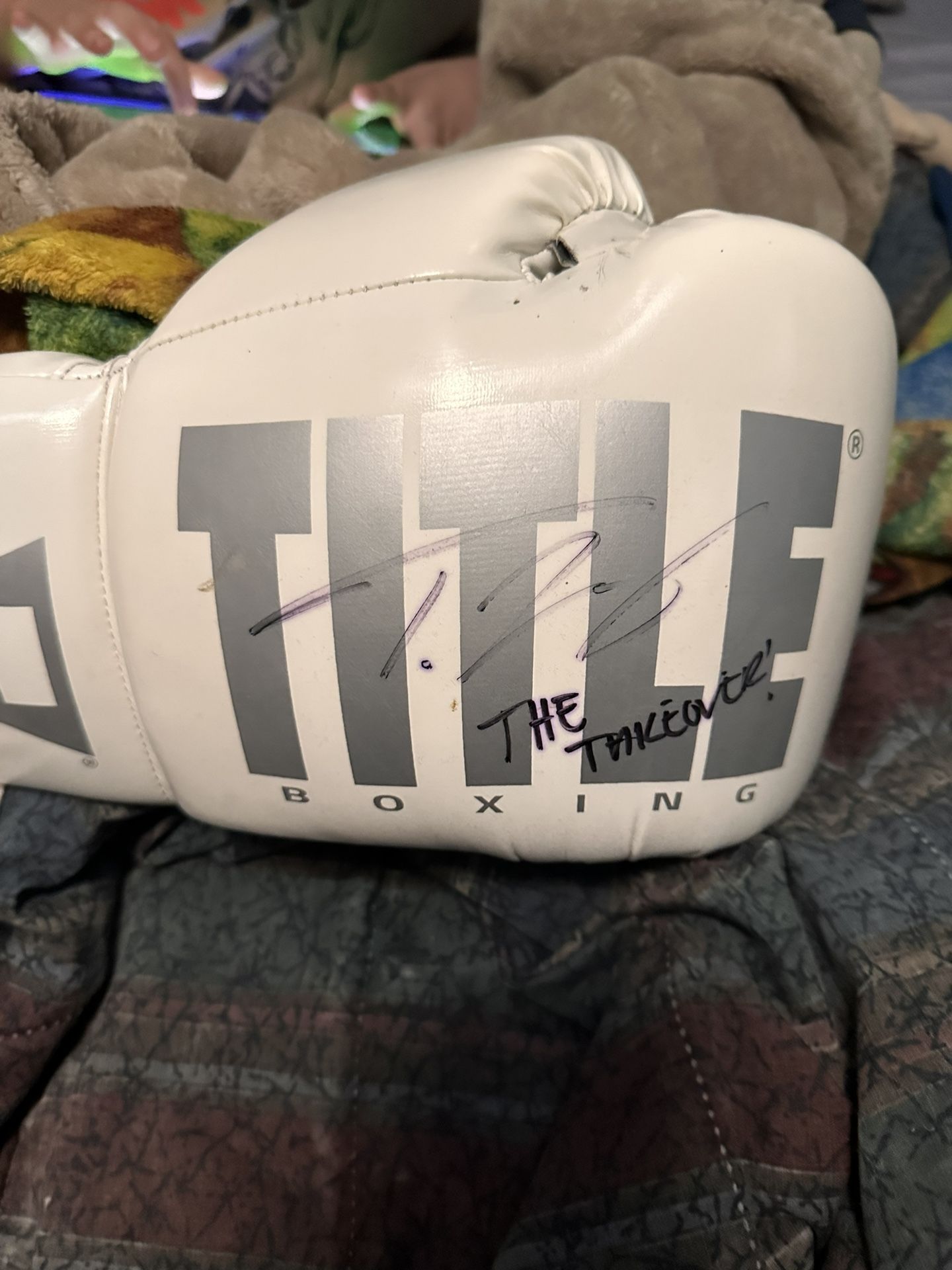 Collectible Boxing WBC Champion Autograph Glove