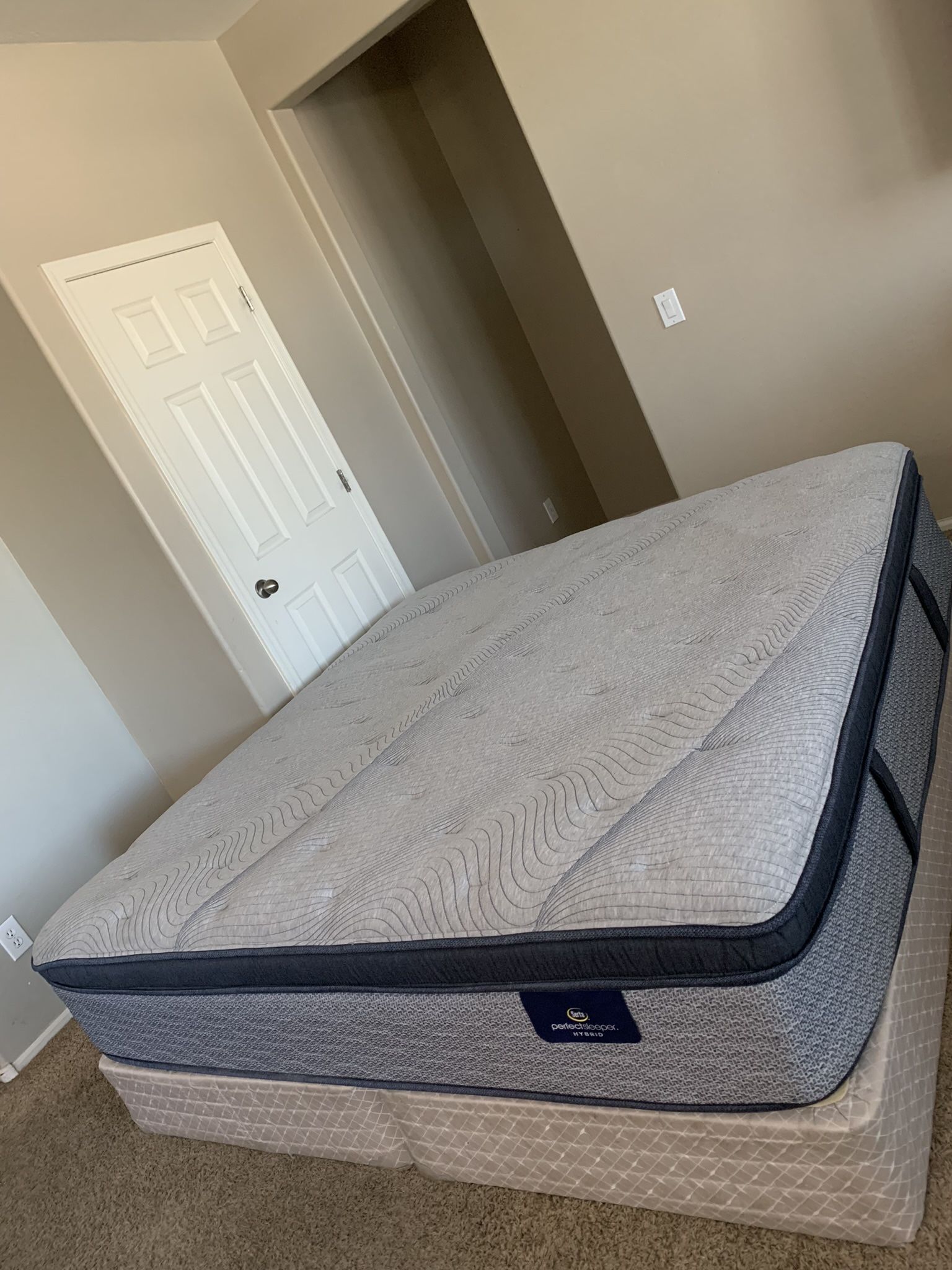 KING SERTA MATTRESS EUROTOP AND FREE BOX SPRINGS 