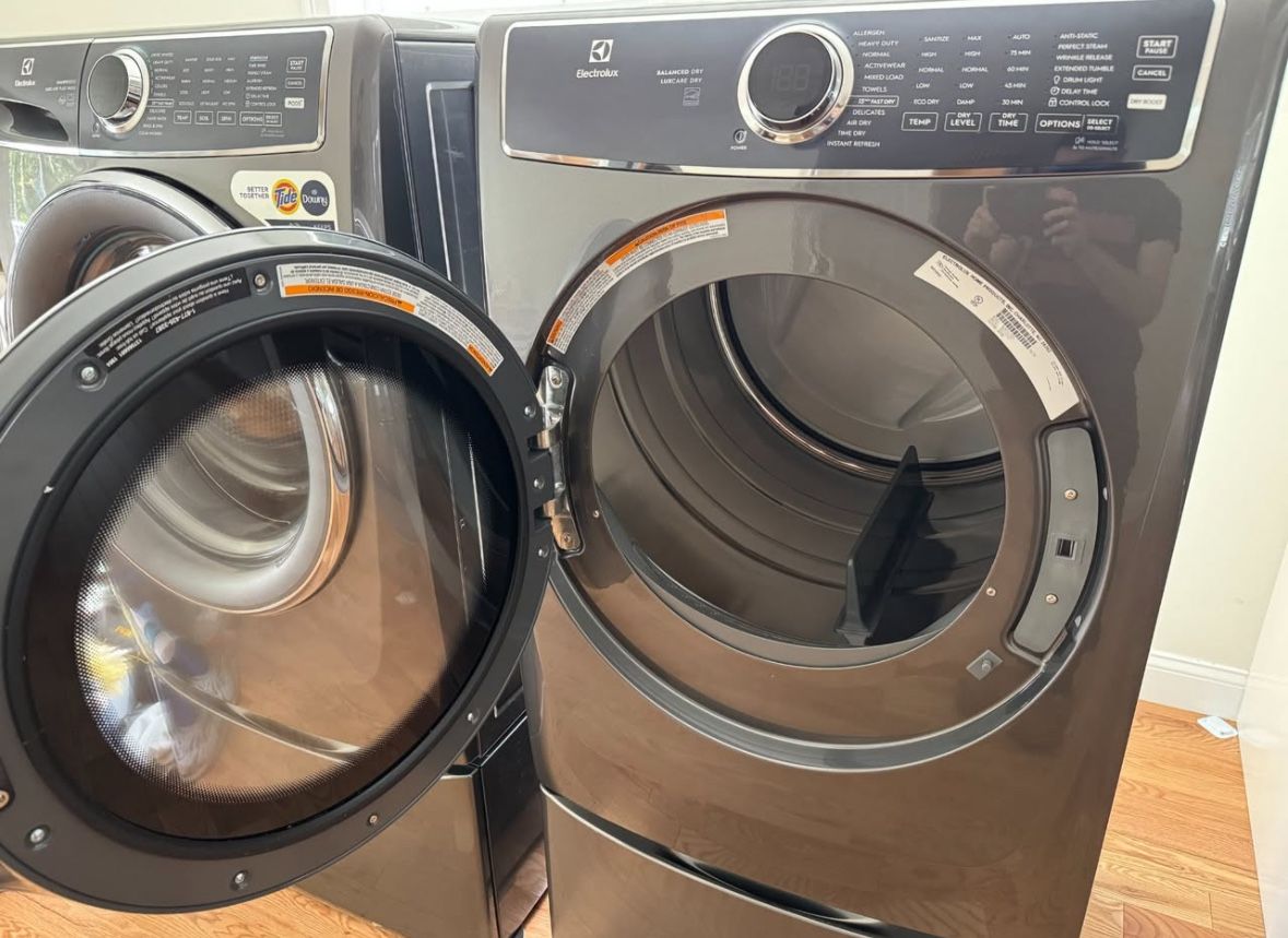 Front Load Washer & Dryer w/ Pedestals