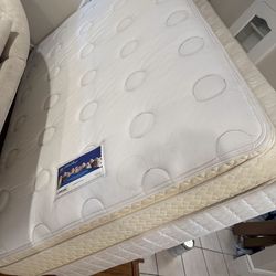 Queen Bed Set – Serta Mattress + high end Solid Wood Frame – Clean