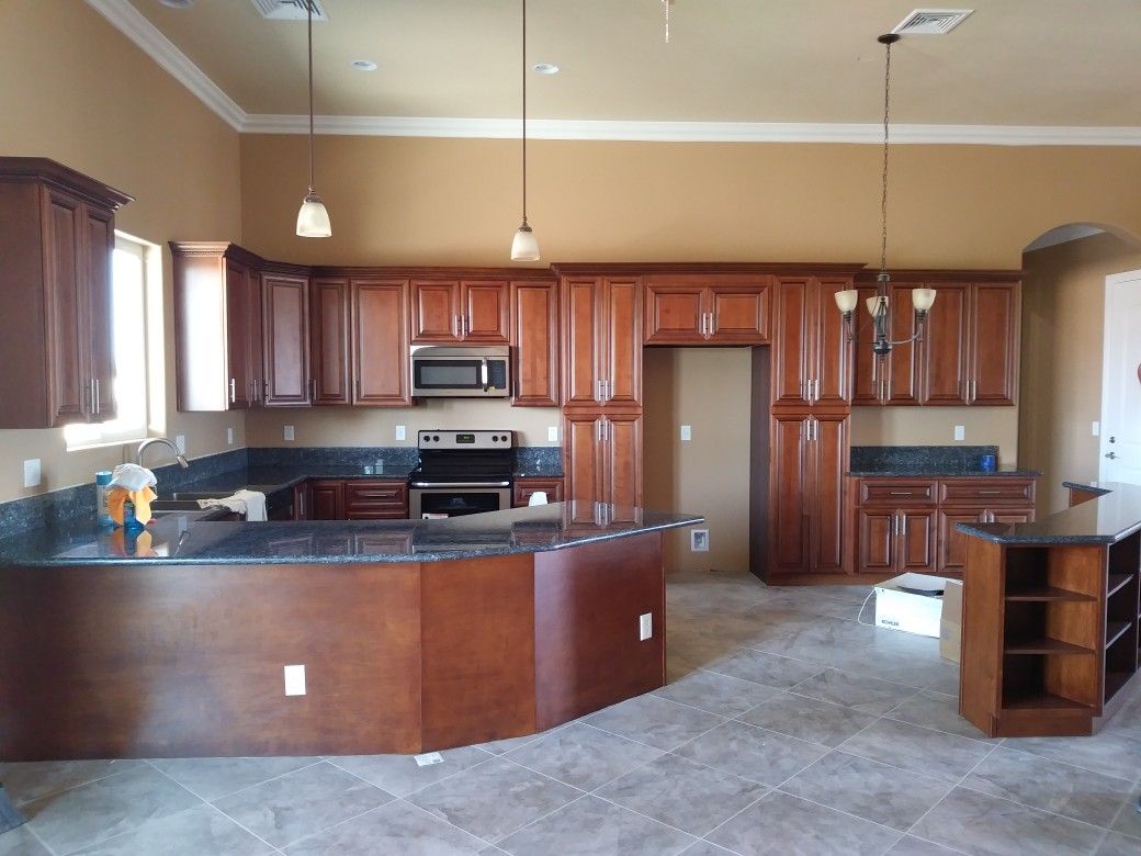 Kitchen cabinets with granite And instalación laminate floor