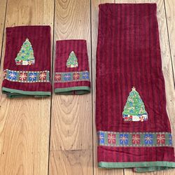 Vintage 3-Piece Burgundy Christmas Towel Set Stripes Tree Presents 100% Cotton