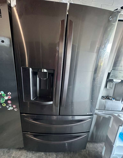 LG 4‑Door French Door Fridge – Black Stainless, Ice/Water