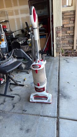 Shark vacuum cleaner professional works perfect excellent condition, never lose section attachment is included