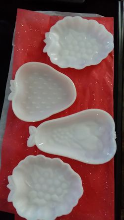 VINTAGE MILK GLASS COLLECTION