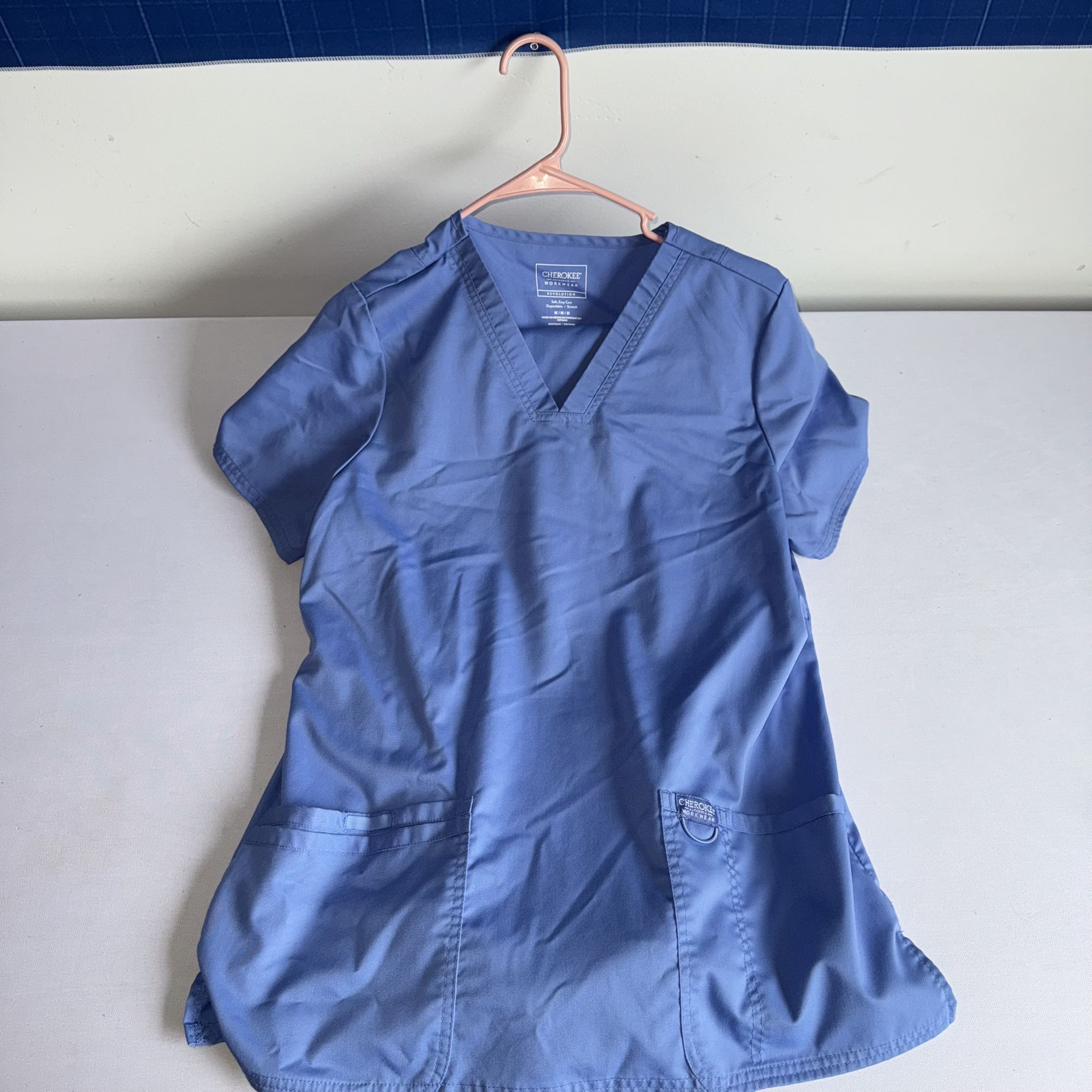 🩺✨ Women’s Scrubs Bundle – 2 Full Sets (Tops + Matching Pants!) – Great Brands! ✨🩺