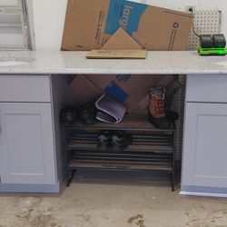 Bathroom Counter Top With Cabinets $100