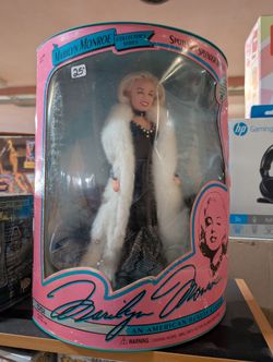 Vintage Marilyn Monroe Collector Series Spotlight Splendor Doll Boxed Display