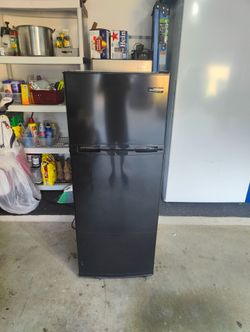 Frigidaire refrigerator and frezer
