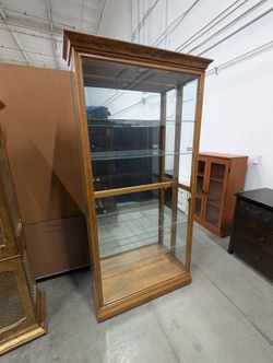 Howard Miller Hardwood Glass Display Cabinet Showcase