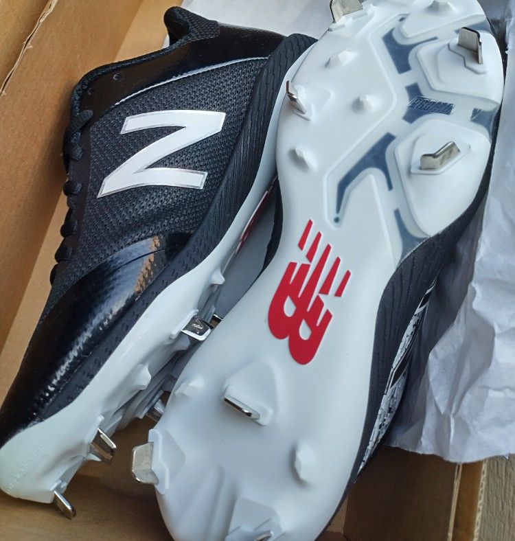 NEW BALANCE BASEBALL CLEATS 
