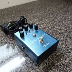 FENDER MIRROR DELAY PEDAL