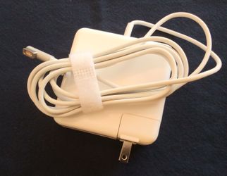 New replacement AC adapter for MacBook A1150. A1211/A1226/A1229