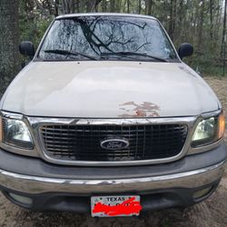 Ford F150 XL Triton V8 5.4L  2002 (runs but need maintenance)