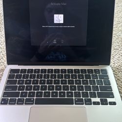 MacBook Air 13-inch M2 2022 With Case 