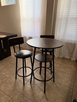 Bar-Height Table with 2 Stools