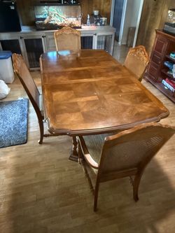 Dining room table with 4 chairs