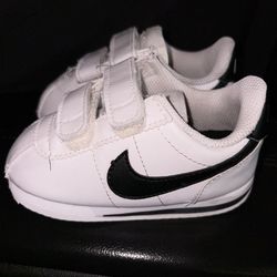 Nike toddler shoes size 6c