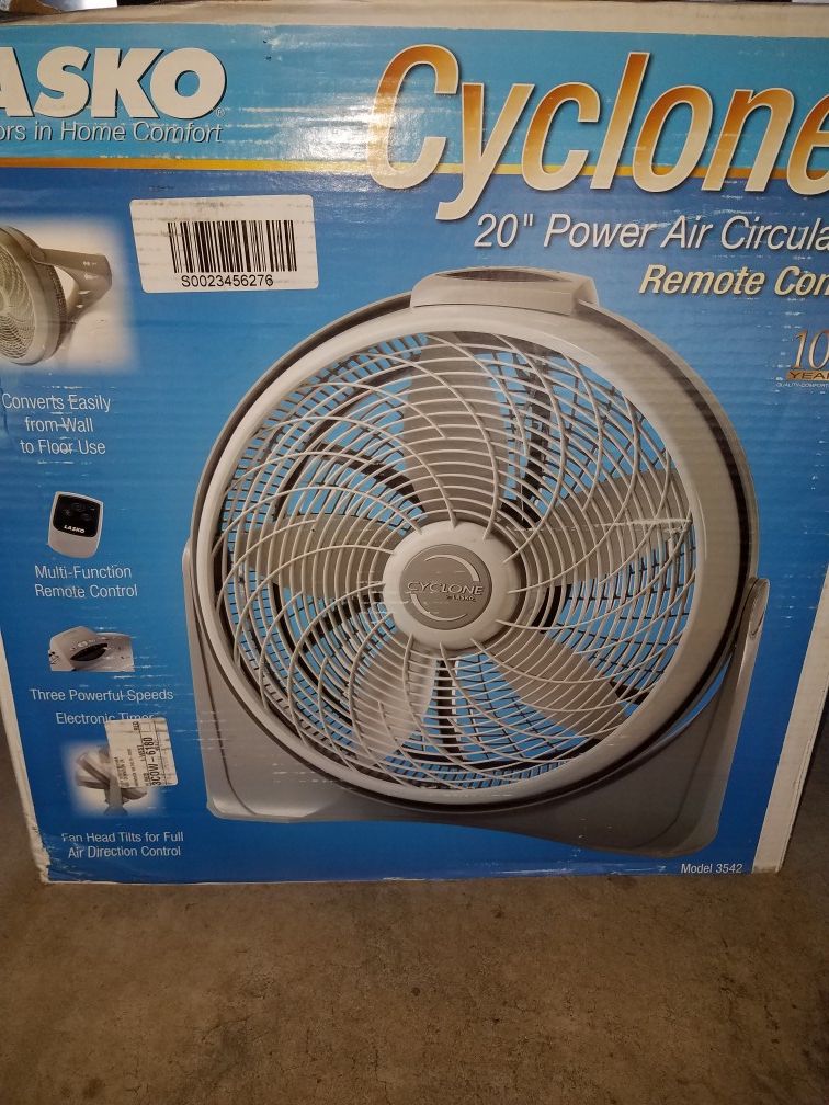 Lasko 20" Cyclone Power 3-Speed Air Circulator, Model #3542, Gray with Remote ( READ DESCRIPTION )
