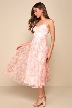 NWT Lulus Floral Pleated dress