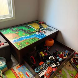 Kids play table