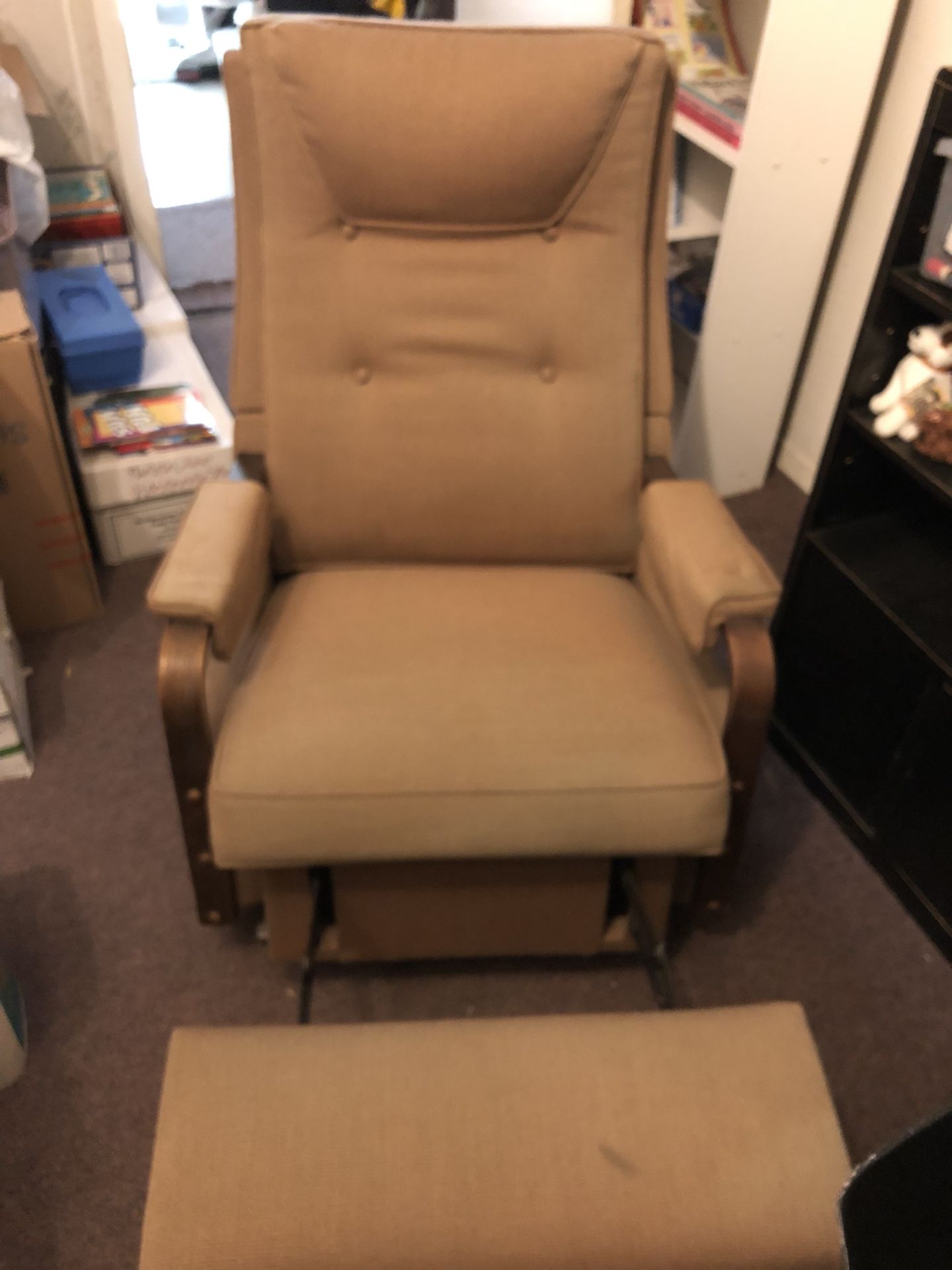 Comfortable Retro Rocker Recliner