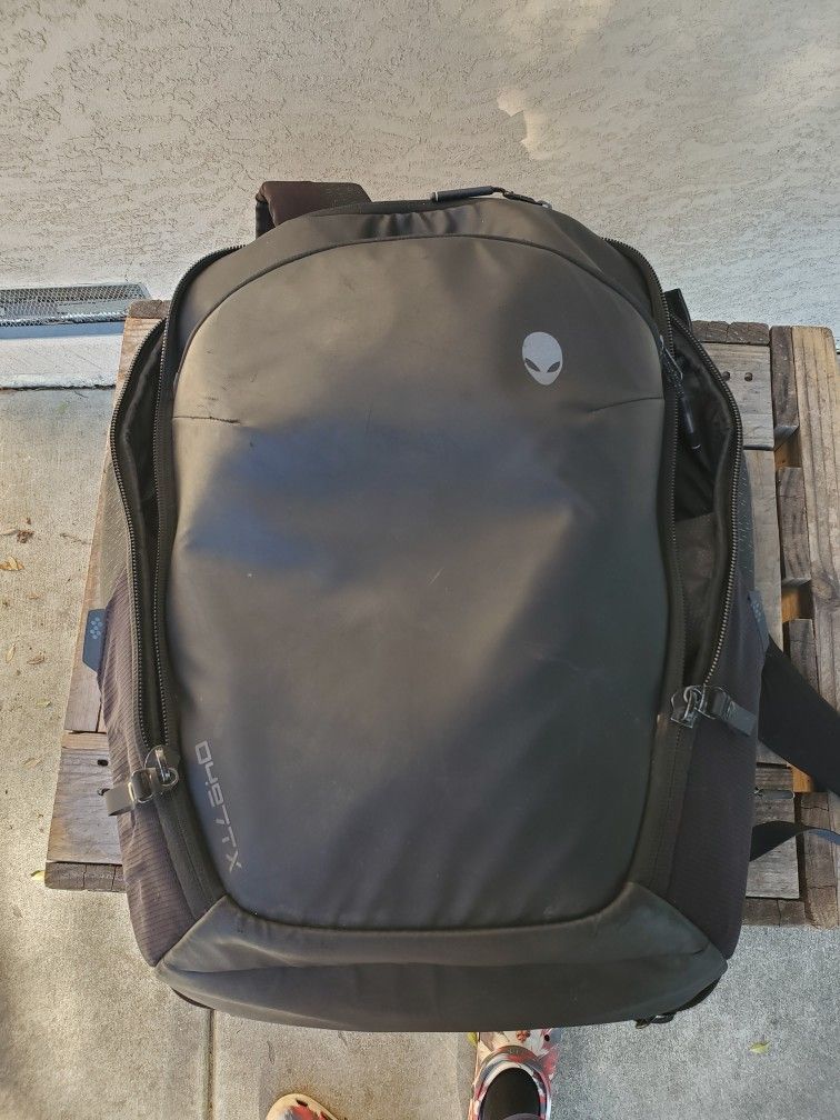 Dell Alienware Horizon Travel Backpack.