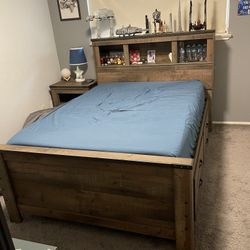 Full Size Headboard And 1 Nightstand 