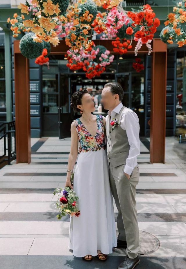 Colorful Floral Lace XS Wedding Dress - Excellent Condition