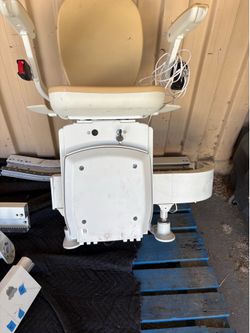 Acorn Curve Stair Lift