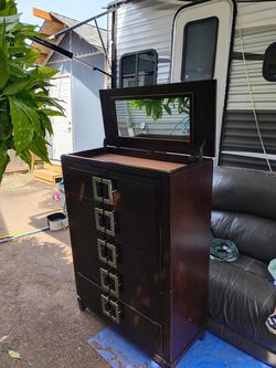Dresser
