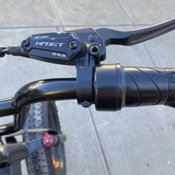 Modded e-bike With No Pedals And Great brakes. Two batteries included. It’s A Solid Bike, But I’m Moving And Won’t Need It Where I’m Going. 